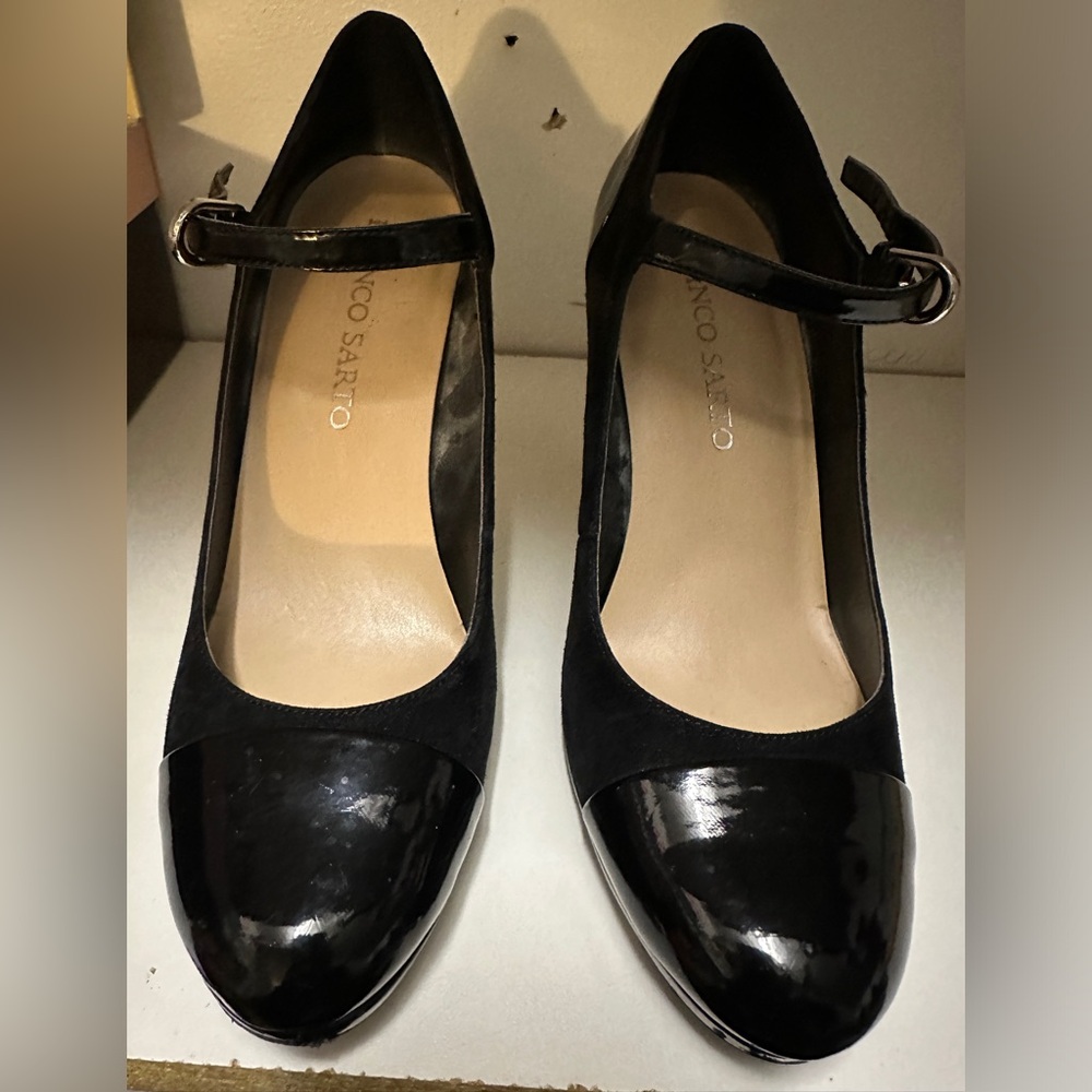 Franco Sarta Woman shoe size 7M previously owned w/some imperfections.